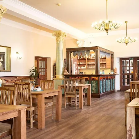 Hotel Ceska Koruna-2